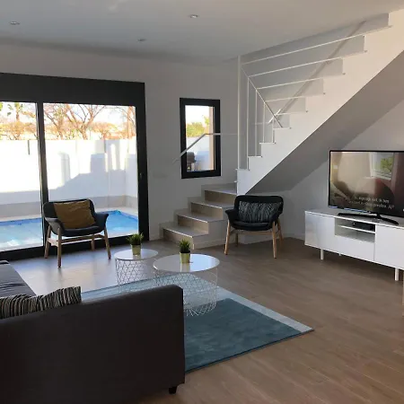 5-8p-6 Beds-swimming Pool With Jacuzzi