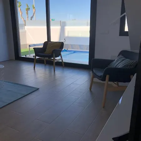 5-8p-6 Beds-swimming Pool With Jacuzzi