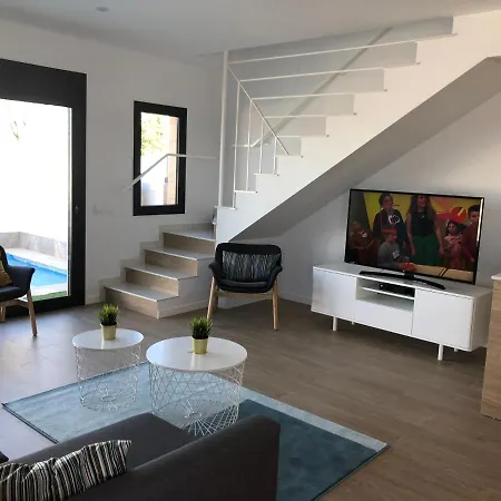 5-8p-6 Beds-swimming Pool With Jacuzzi *